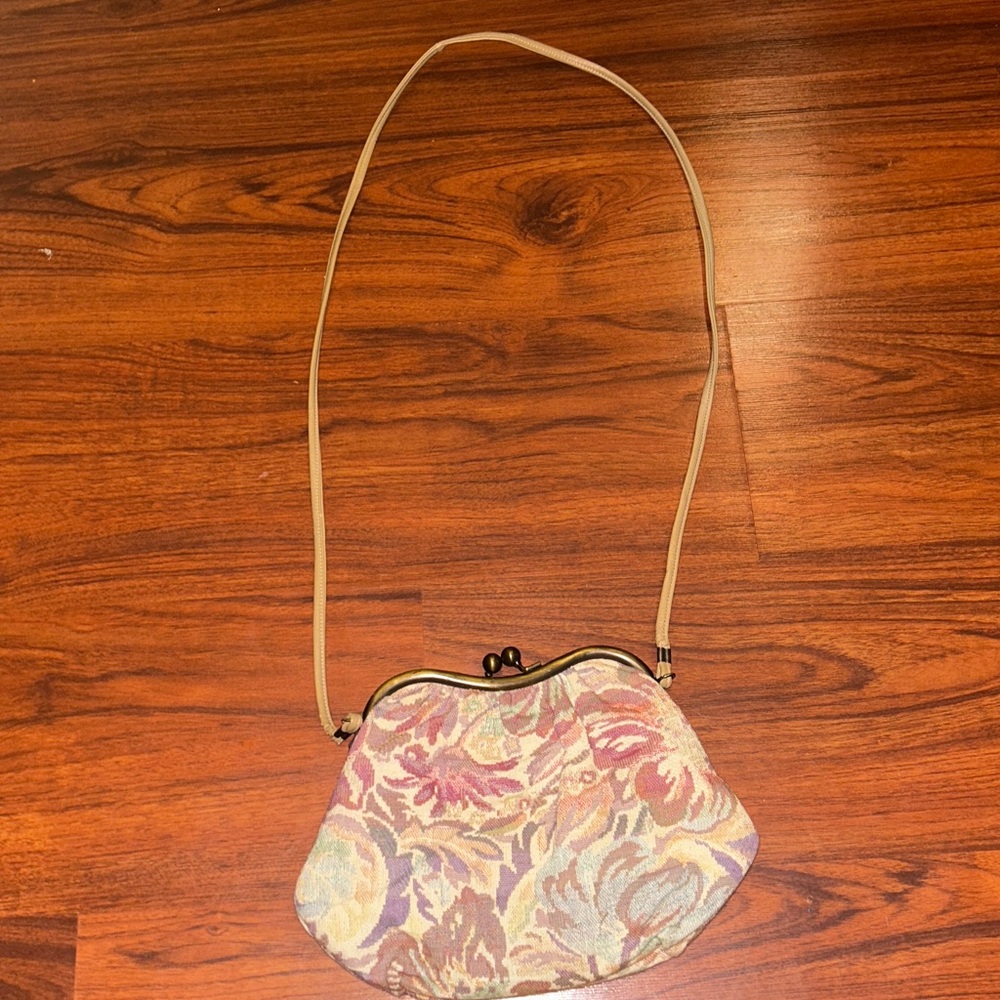 Vintage Floral Tapestry Purse W/Brass Clasp Crossbody Bag in Pastel Cottagecore